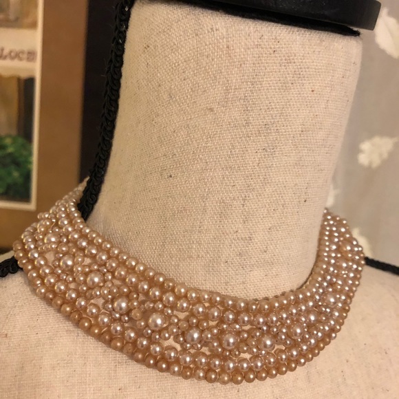 Gorgeous pearl choker